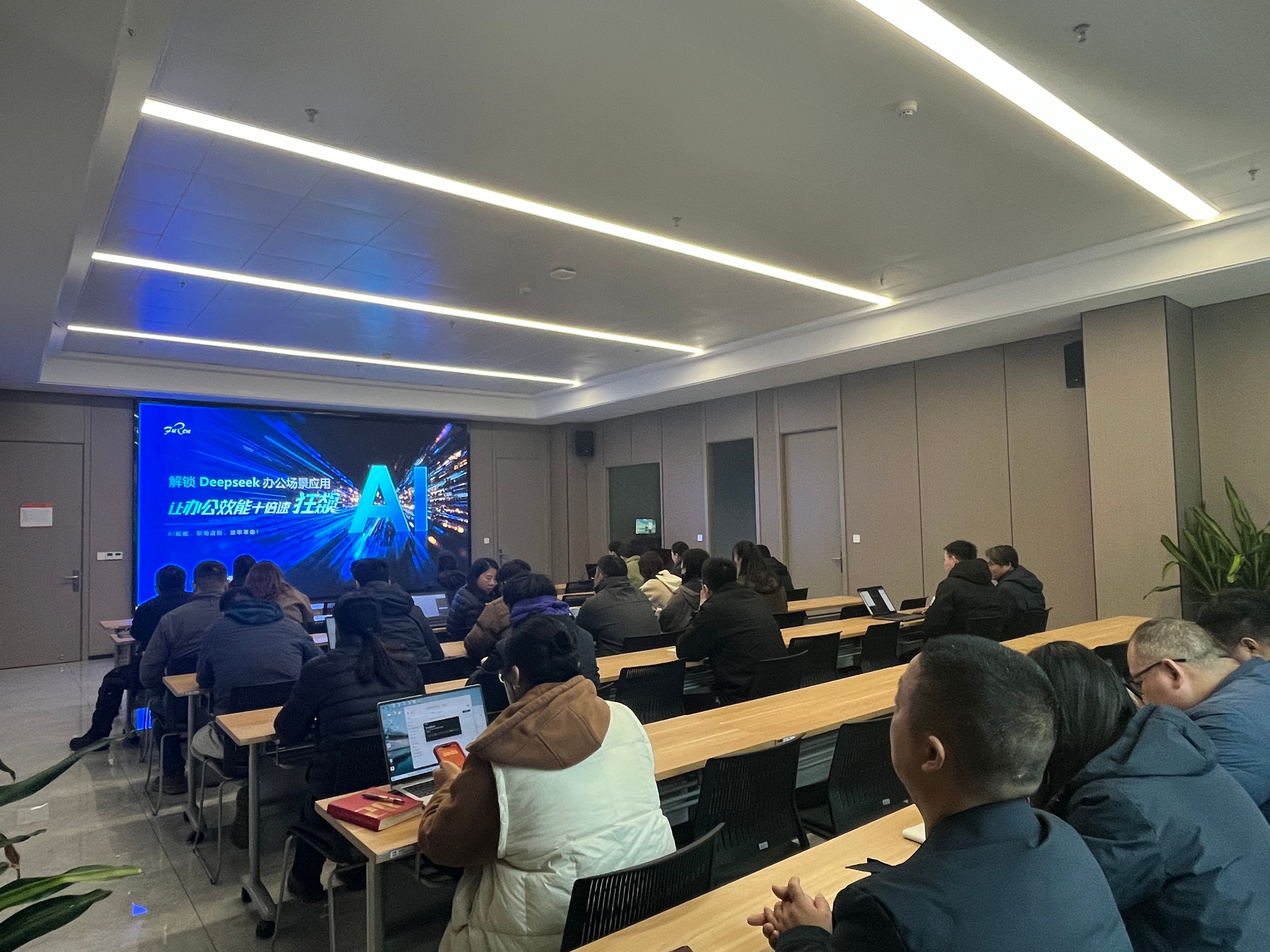 江苏游艇会yth206集团